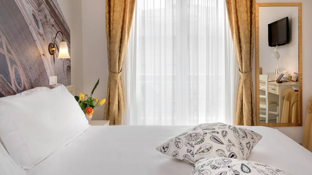 hotel-sovrana-&-spa-rimini-rooms-11