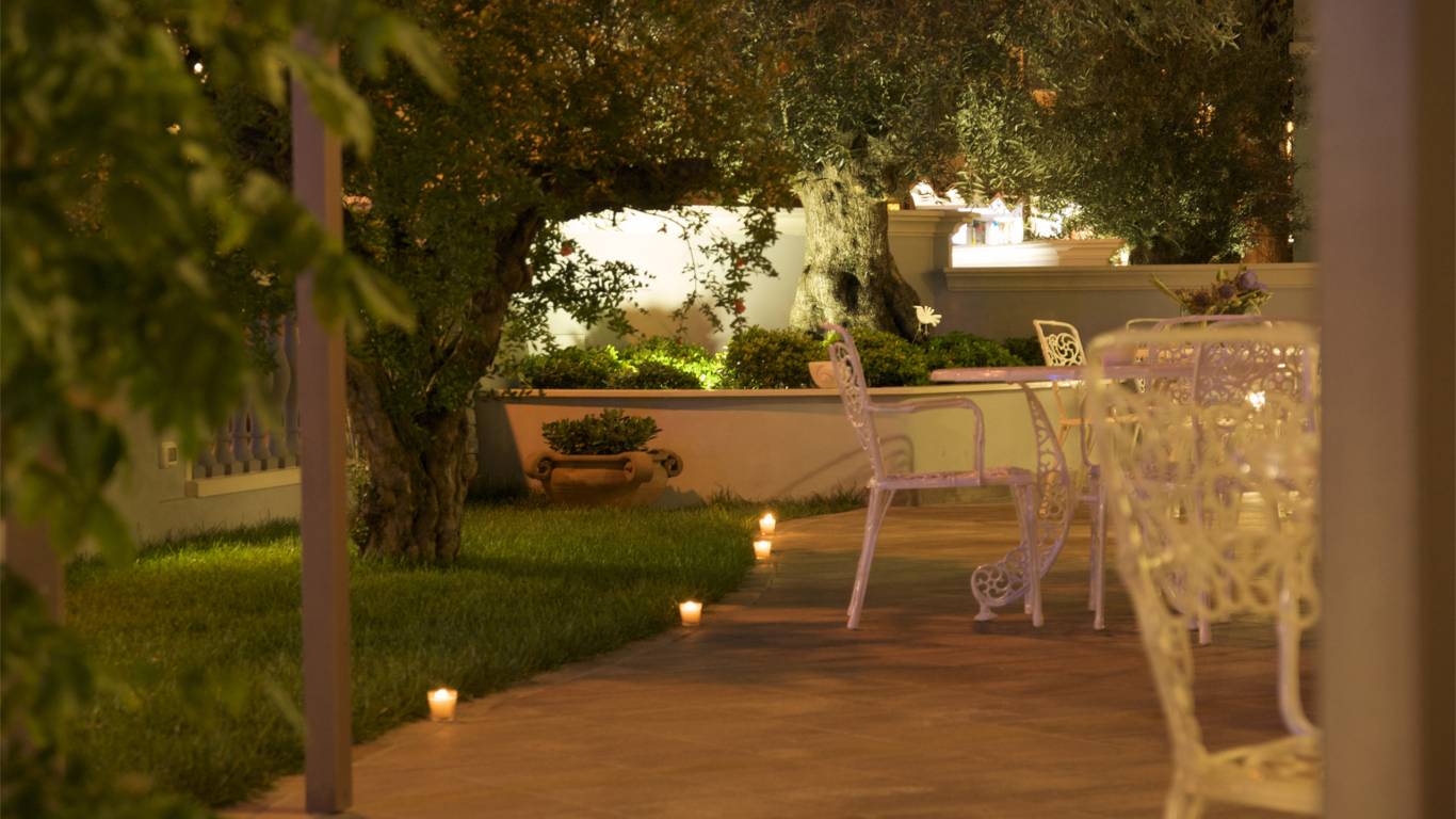  hotel-sovrana-&-spa-rimini-giardino